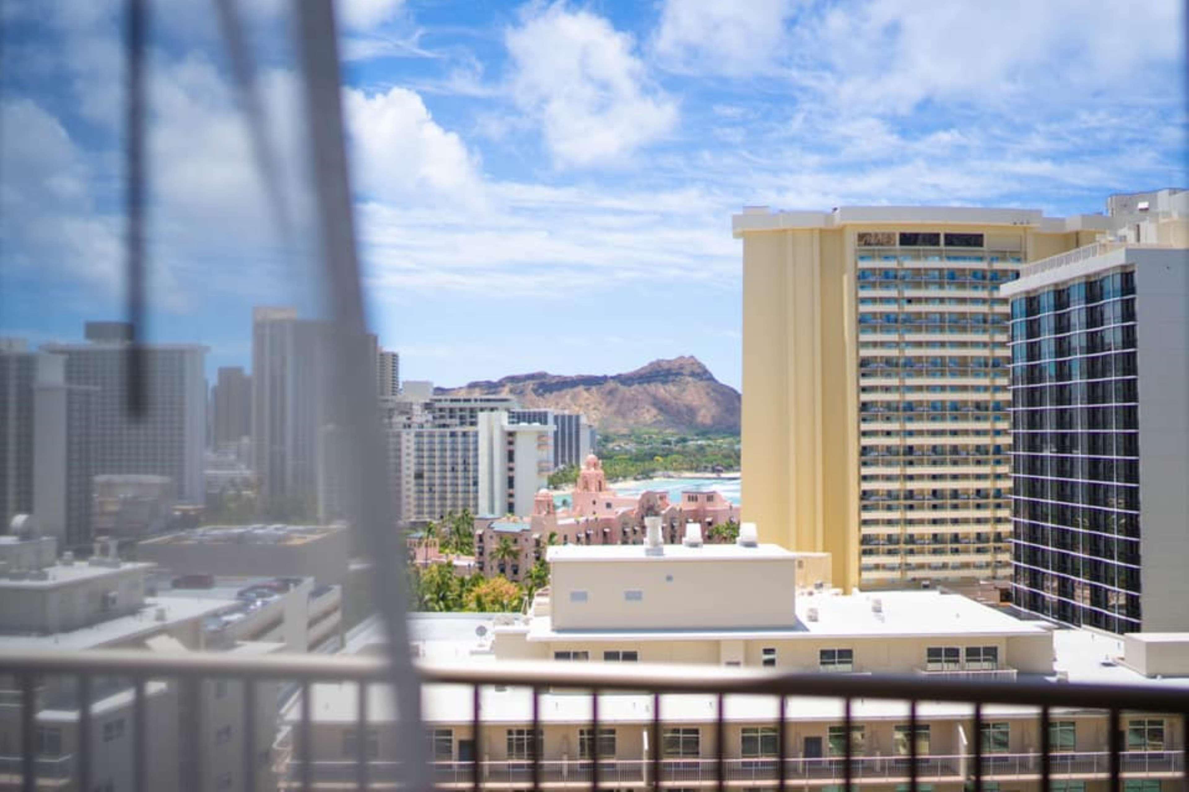 Embassy Suites By Hilton Waikiki Beach Walk Honolulu Exterior photo