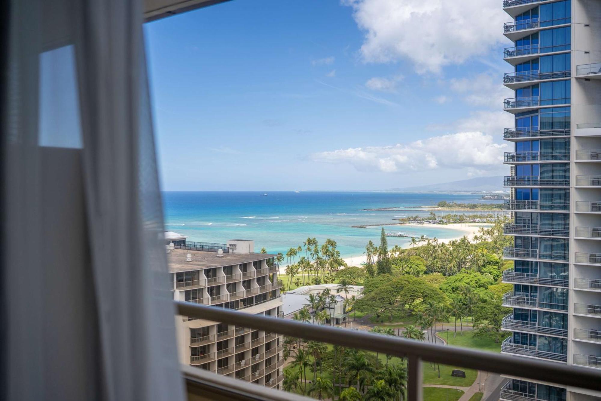 Embassy Suites By Hilton Waikiki Beach Walk Honolulu Exterior photo